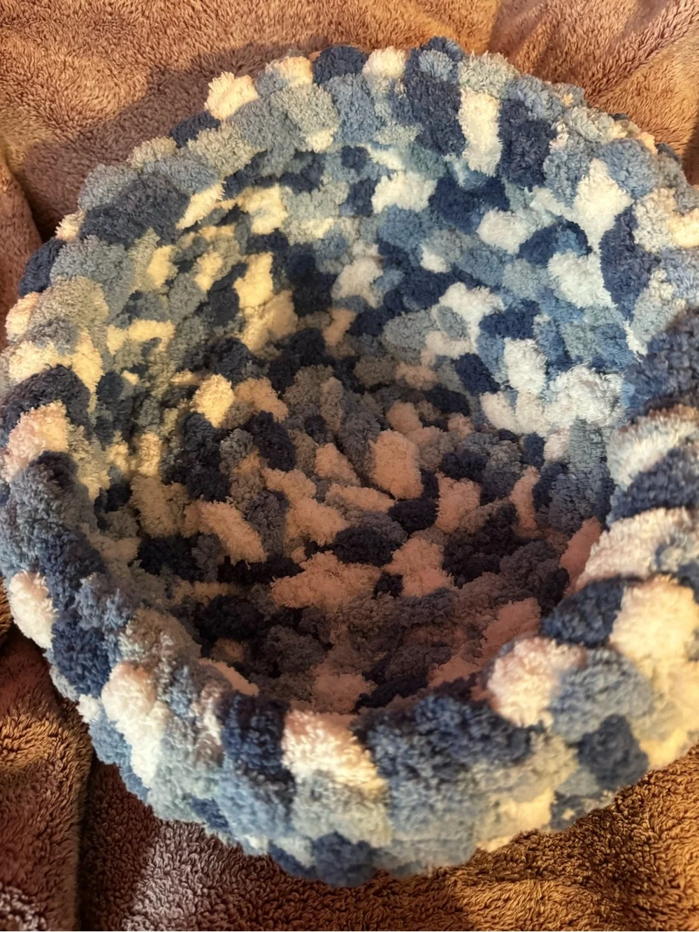 Plush Blue & White Braided Cozy Cat Bed